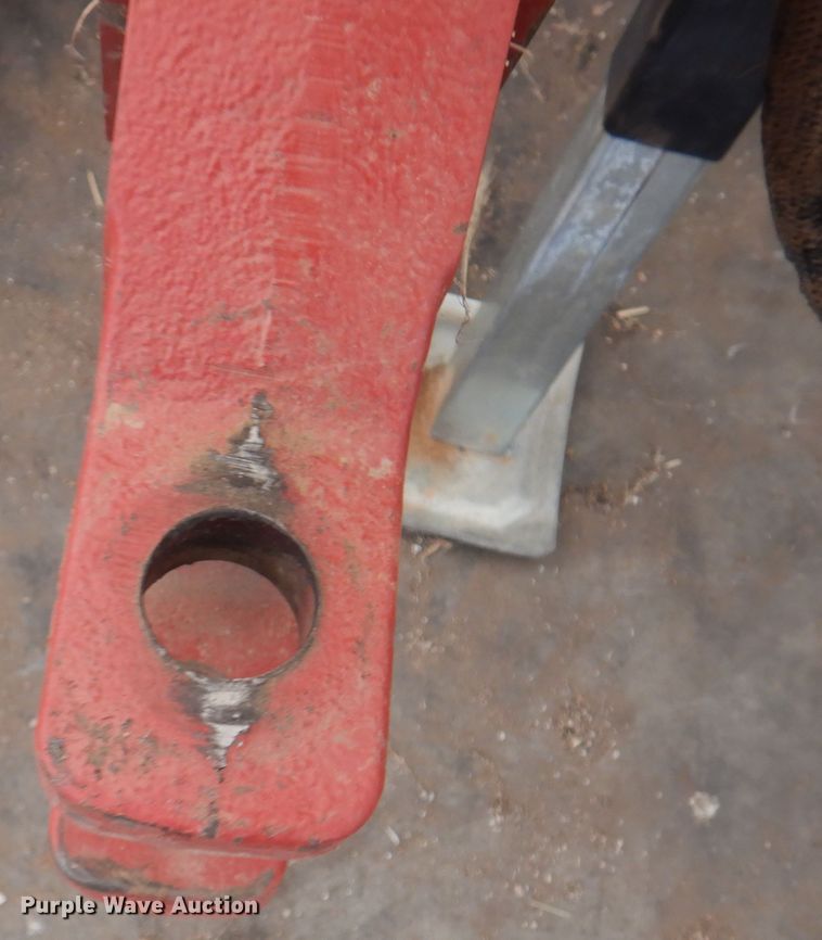 image for item DI5723 2014 New Holland Roll-Belt 560 Specialty Crop  round baler