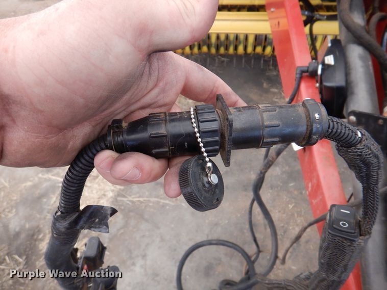 image for item DI5723 2014 New Holland Roll-Belt 560 Specialty Crop  round baler