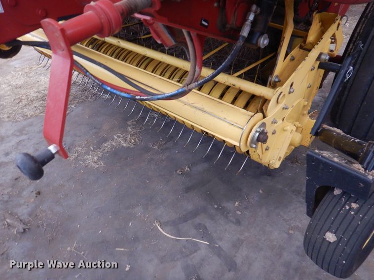 image for item DI5723 2014 New Holland Roll-Belt 560 Specialty Crop  round baler
