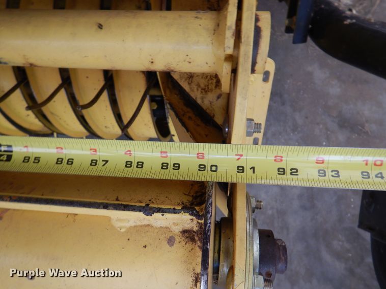 image for item DI5723 2014 New Holland Roll-Belt 560 Specialty Crop  round baler