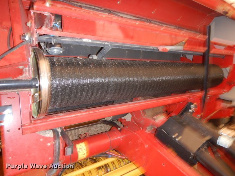 image for item DI5723 2014 New Holland Roll-Belt 560 Specialty Crop  round baler