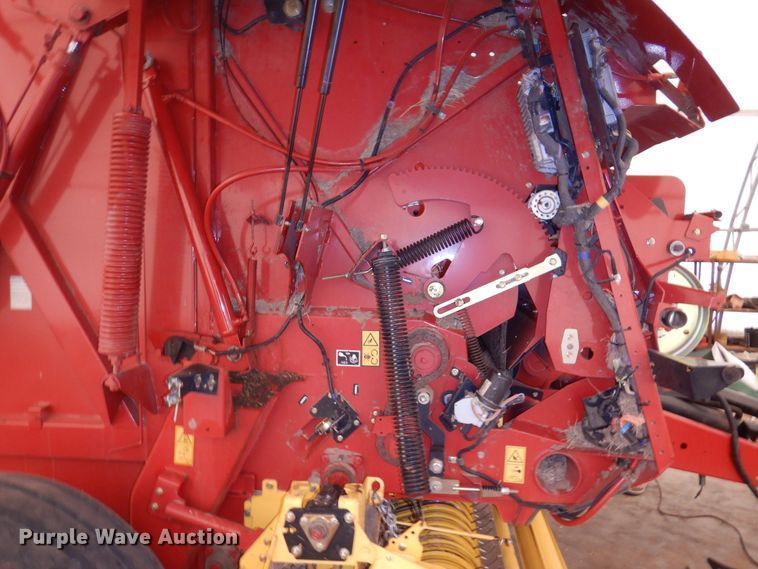 image for item DI5723 2014 New Holland Roll-Belt 560 Specialty Crop  round baler