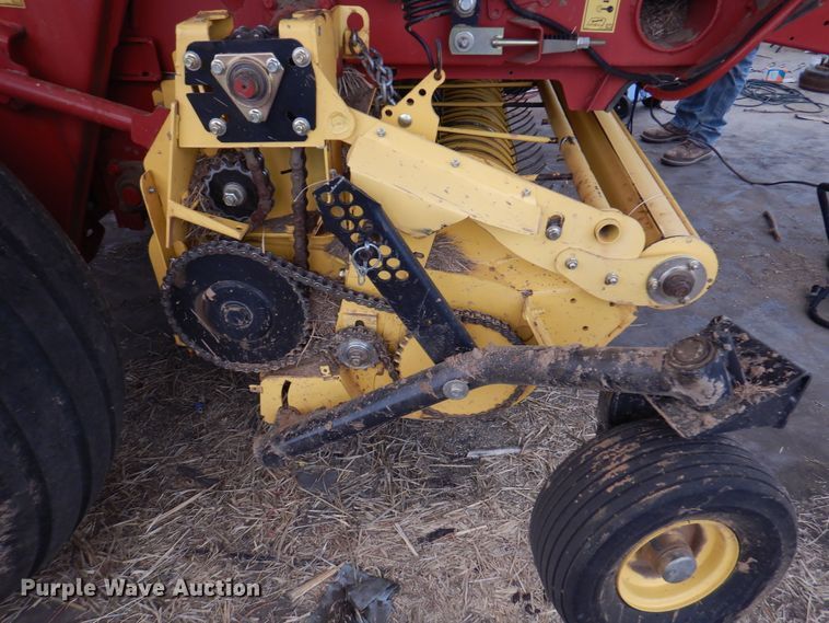 image for item DI5723 2014 New Holland Roll-Belt 560 Specialty Crop  round baler