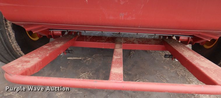 image for item DI5723 2014 New Holland Roll-Belt 560 Specialty Crop  round baler