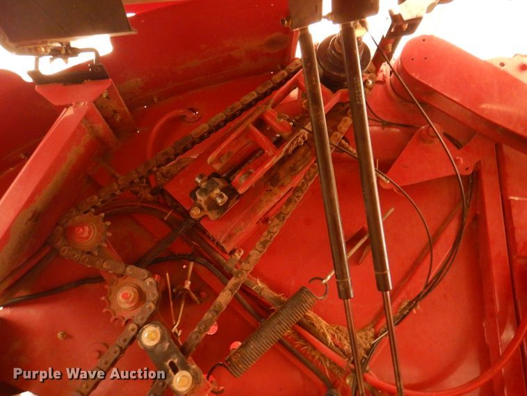 image for item DI5723 2014 New Holland Roll-Belt 560 Specialty Crop  round baler