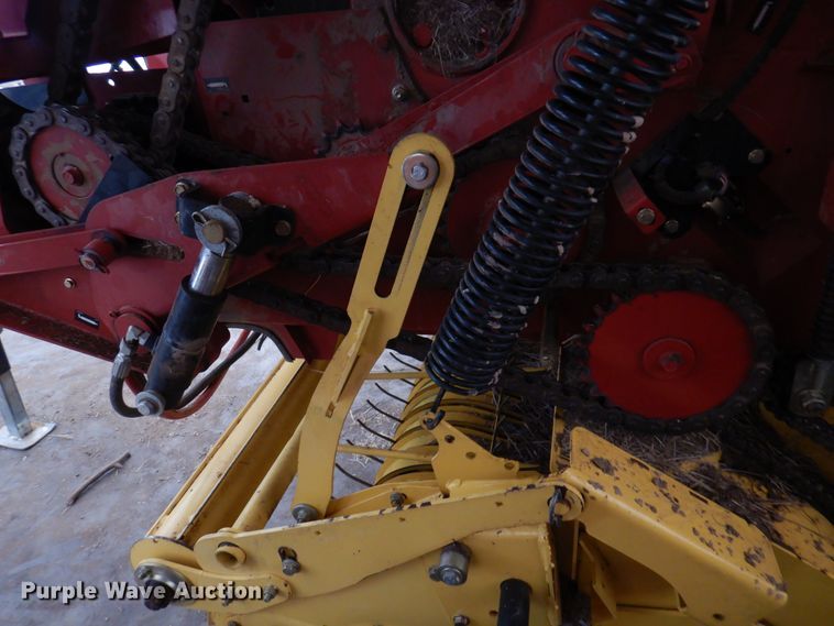 image for item DI5723 2014 New Holland Roll-Belt 560 Specialty Crop  round baler