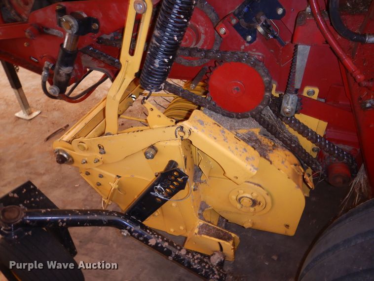 image for item DI5723 2014 New Holland Roll-Belt 560 Specialty Crop  round baler