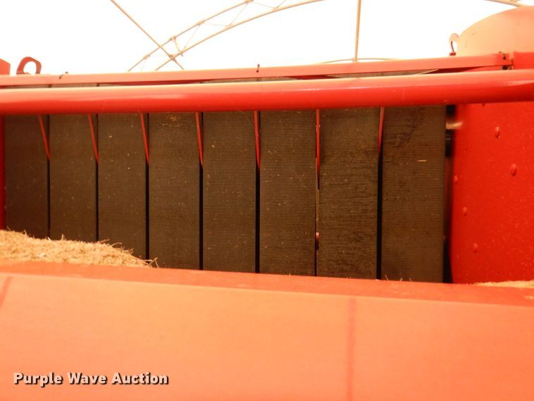 image for item DI5723 2014 New Holland Roll-Belt 560 Specialty Crop  round baler