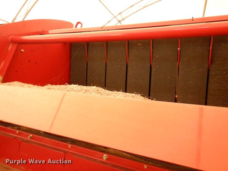 image for item DI5723 2014 New Holland Roll-Belt 560 Specialty Crop  round baler