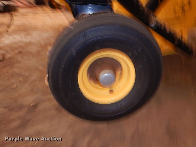 image for item DI5723 2014 New Holland Roll-Belt 560 Specialty Crop  round baler