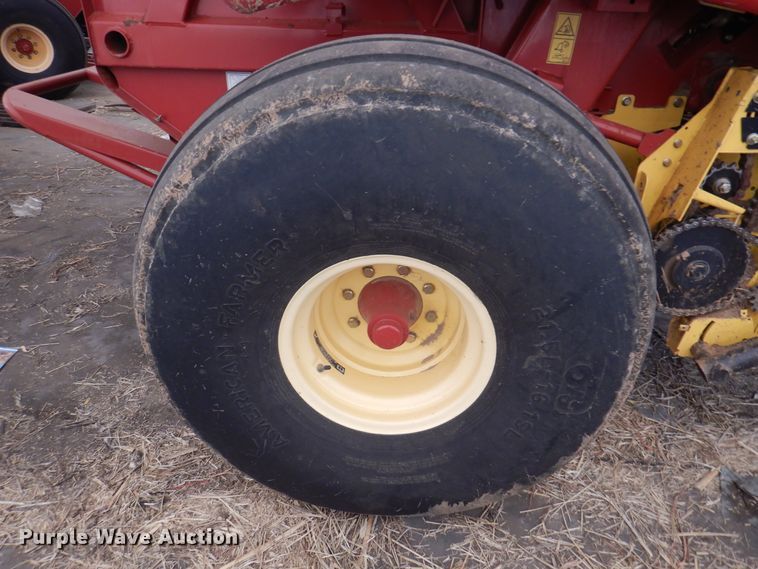 image for item DI5723 2014 New Holland Roll-Belt 560 Specialty Crop  round baler