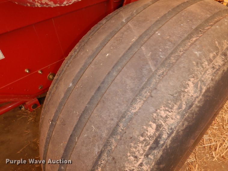 image for item DI5723 2014 New Holland Roll-Belt 560 Specialty Crop  round baler