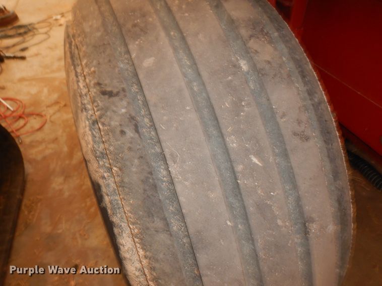 image for item DI5723 2014 New Holland Roll-Belt 560 Specialty Crop  round baler