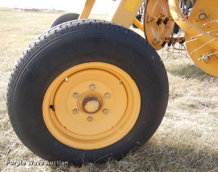 image for item DI5726 Vermeer R2300  hay rake