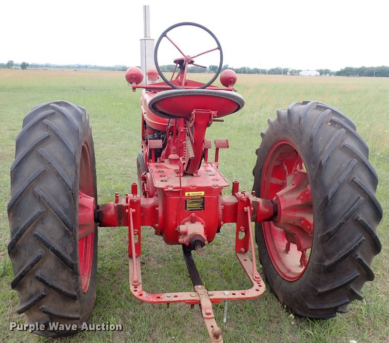 image for item DJ5738 Farmall H  tractor