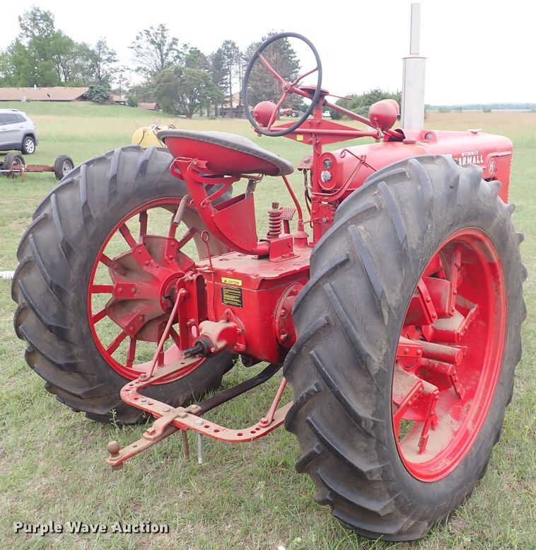 image for item DJ5738 Farmall H  tractor