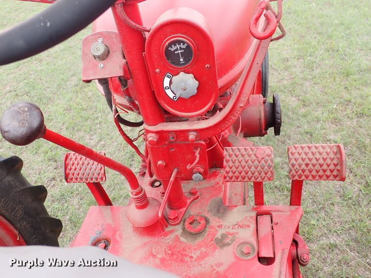 image for item DJ5738 Farmall H  tractor