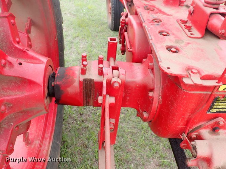 image for item DJ5738 Farmall H  tractor