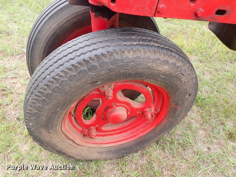 image for item DJ5738 Farmall H  tractor