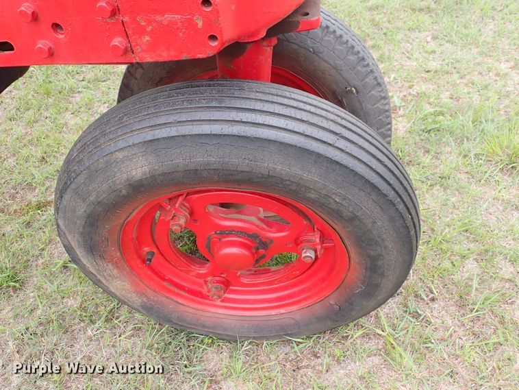 image for item DJ5738 Farmall H  tractor