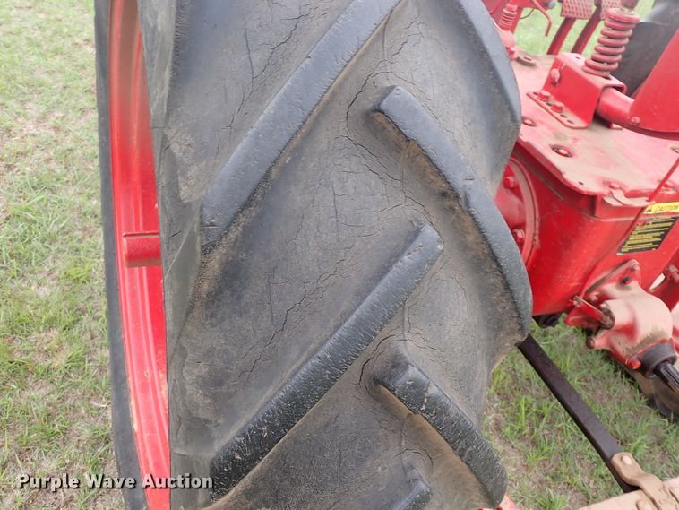 image for item DJ5738 Farmall H  tractor