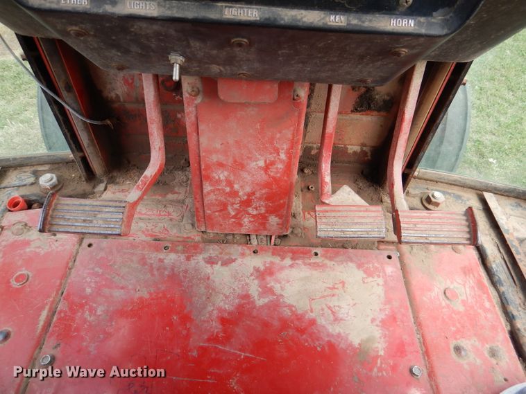 image for item DL3103 1977 International 1086  tractor