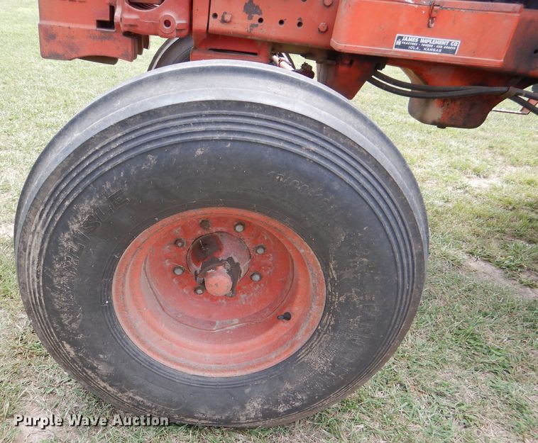 image for item DL3103 1977 International 1086  tractor