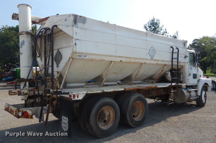 image for item DL6304 1995 White GMC WG  feed delivery truck