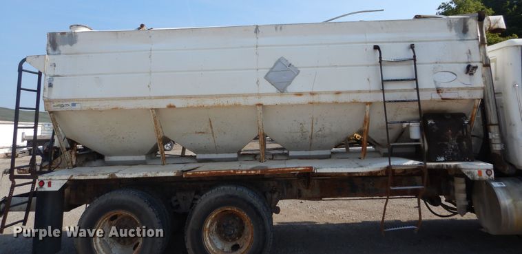 image for item DL6304 1995 White GMC WG  feed delivery truck