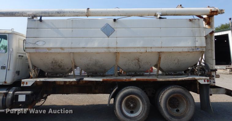 image for item DL6304 1995 White GMC WG  feed delivery truck