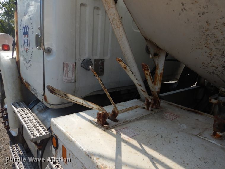 image for item DL6304 1995 White GMC WG  feed delivery truck