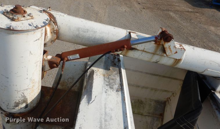 image for item DL6304 1995 White GMC WG  feed delivery truck