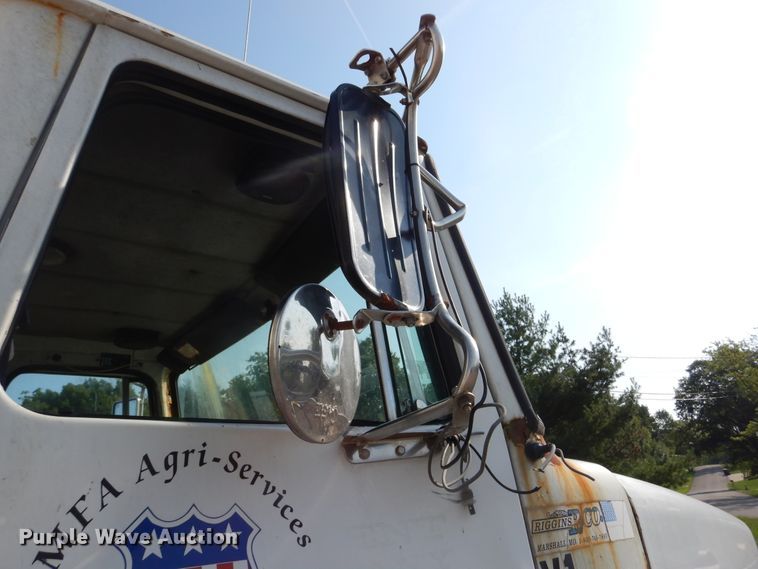 image for item DL6304 1995 White GMC WG  feed delivery truck