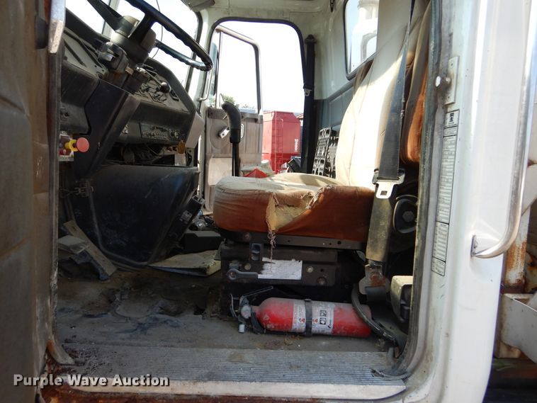 image for item DL6304 1995 White GMC WG  feed delivery truck