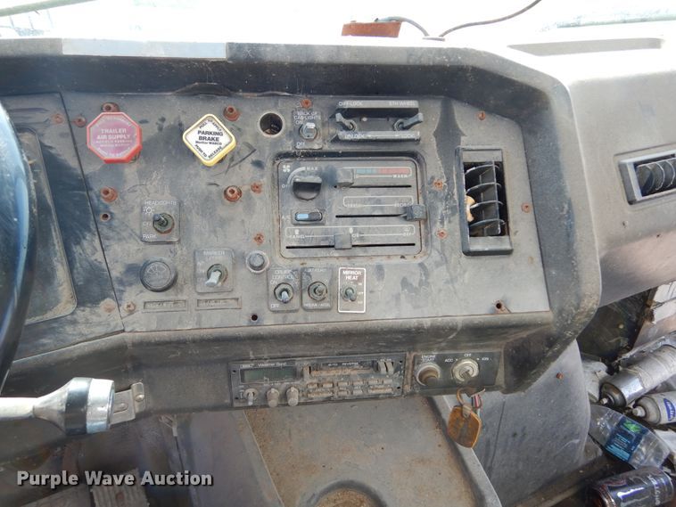 image for item DL6304 1995 White GMC WG  feed delivery truck