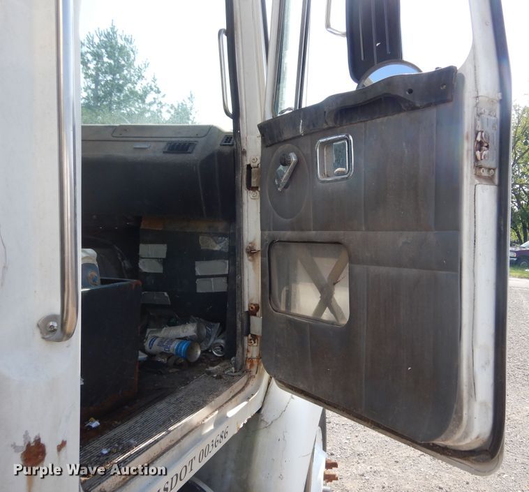 image for item DL6304 1995 White GMC WG  feed delivery truck