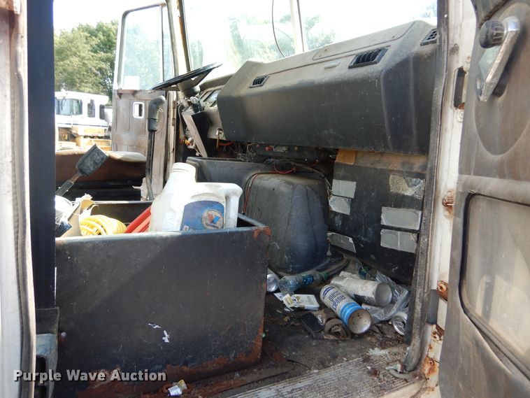 image for item DL6304 1995 White GMC WG  feed delivery truck