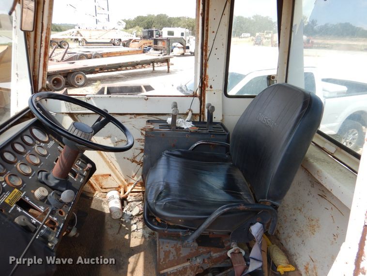 image for item IR9080 Case 2470  Traction King 4WD tractor