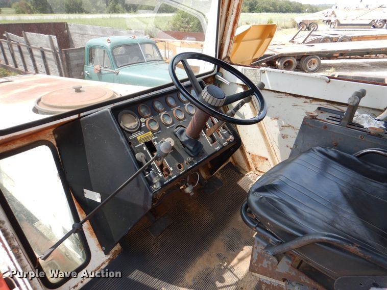 image for item IR9080 Case 2470  Traction King 4WD tractor