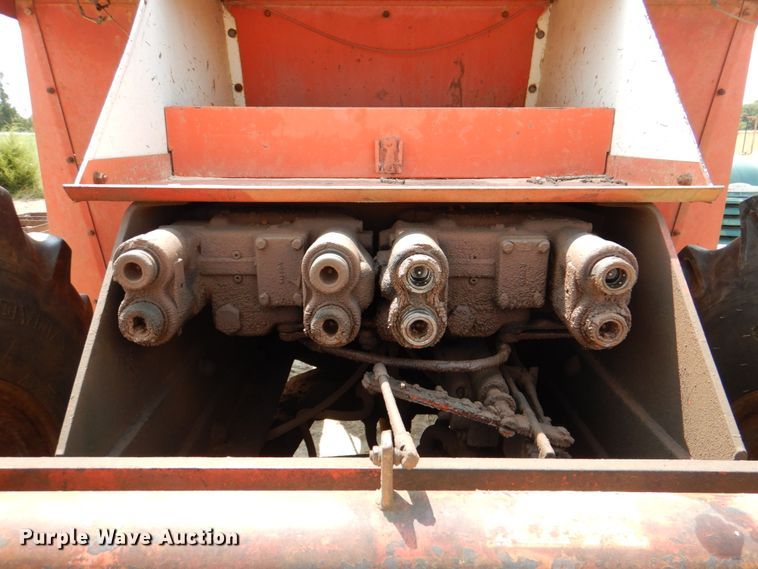 image for item IR9080 Case 2470  Traction King 4WD tractor