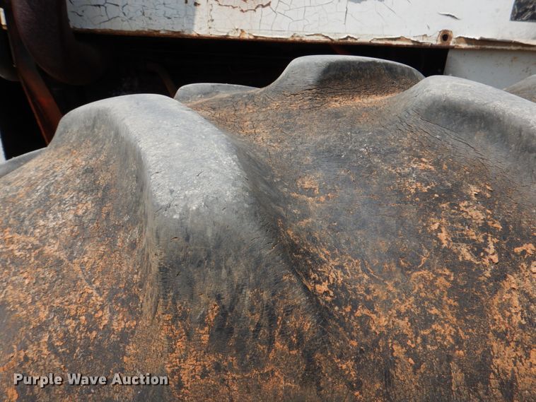 image for item IR9080 Case 2470  Traction King 4WD tractor