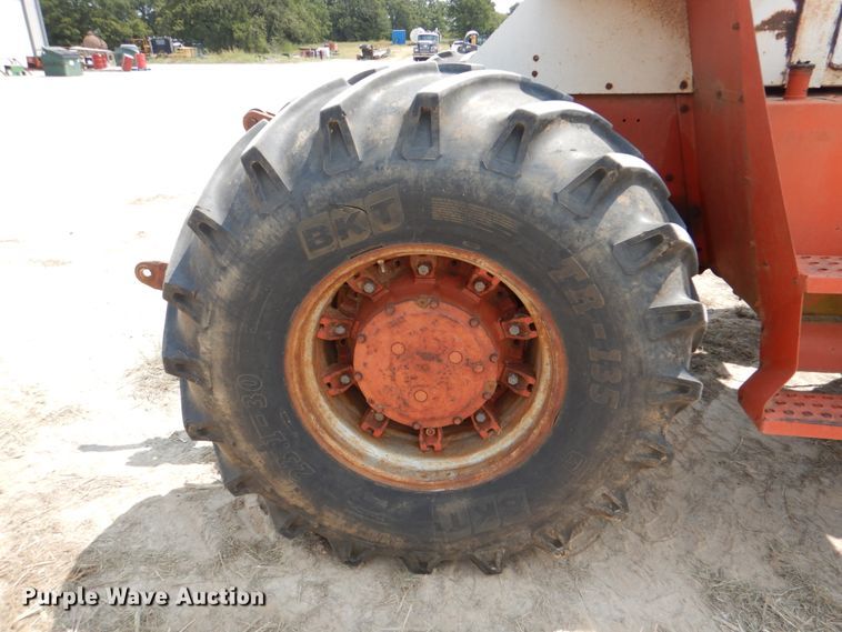 image for item IR9080 Case 2470  Traction King 4WD tractor