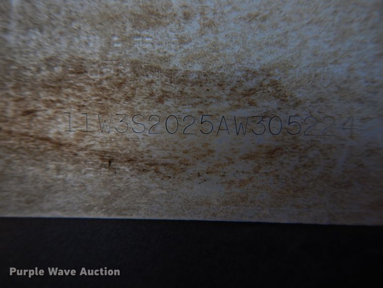 image for item IR9144 2010 WW  livestock trailer