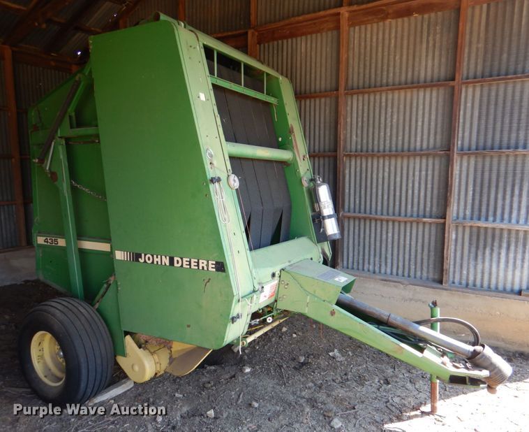 image for item IR9149 John Deere 435  round baler