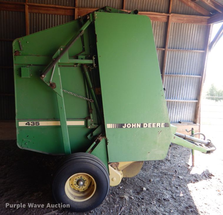 image for item IR9149 John Deere 435  round baler