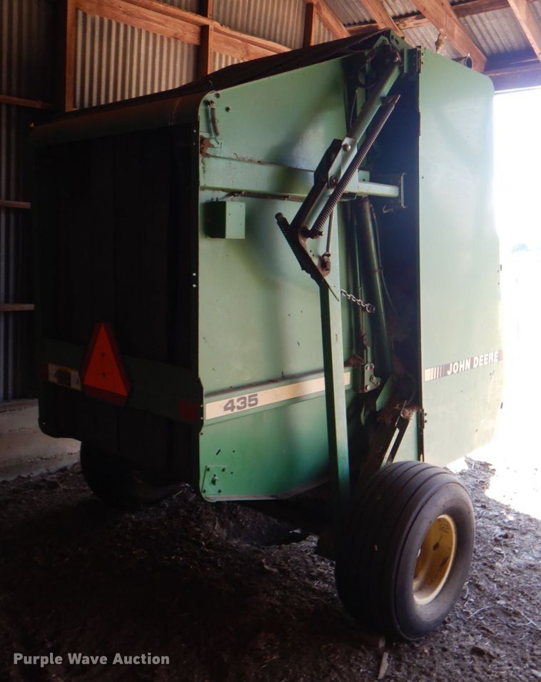 image for item IR9149 John Deere 435  round baler