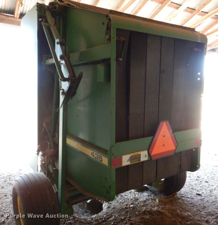 image for item IR9149 John Deere 435  round baler