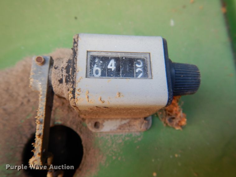 image for item IR9149 John Deere 435  round baler