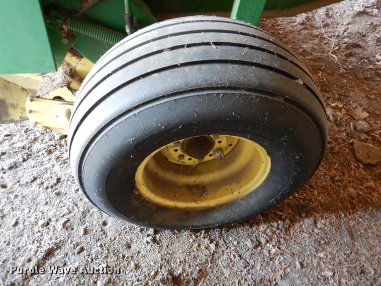 image for item IR9149 John Deere 435  round baler