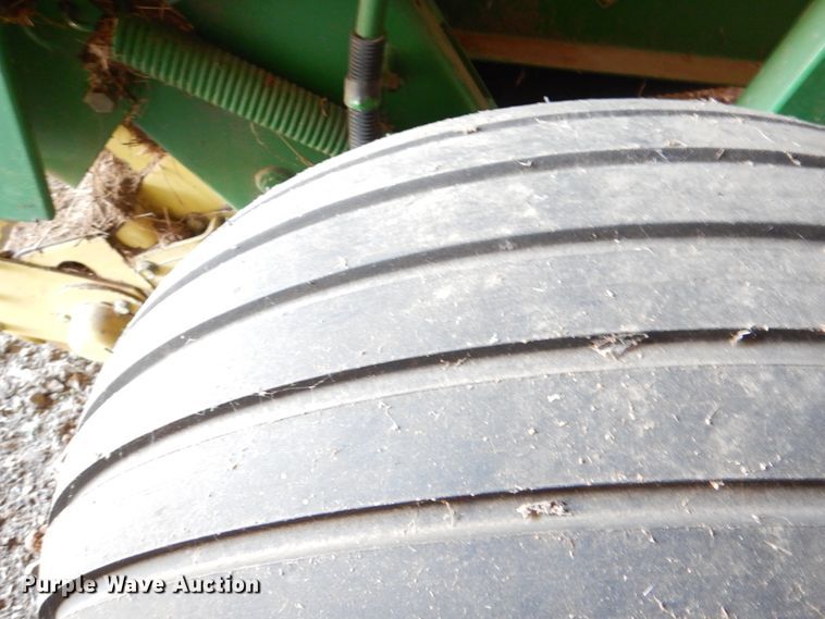 image for item IR9149 John Deere 435  round baler